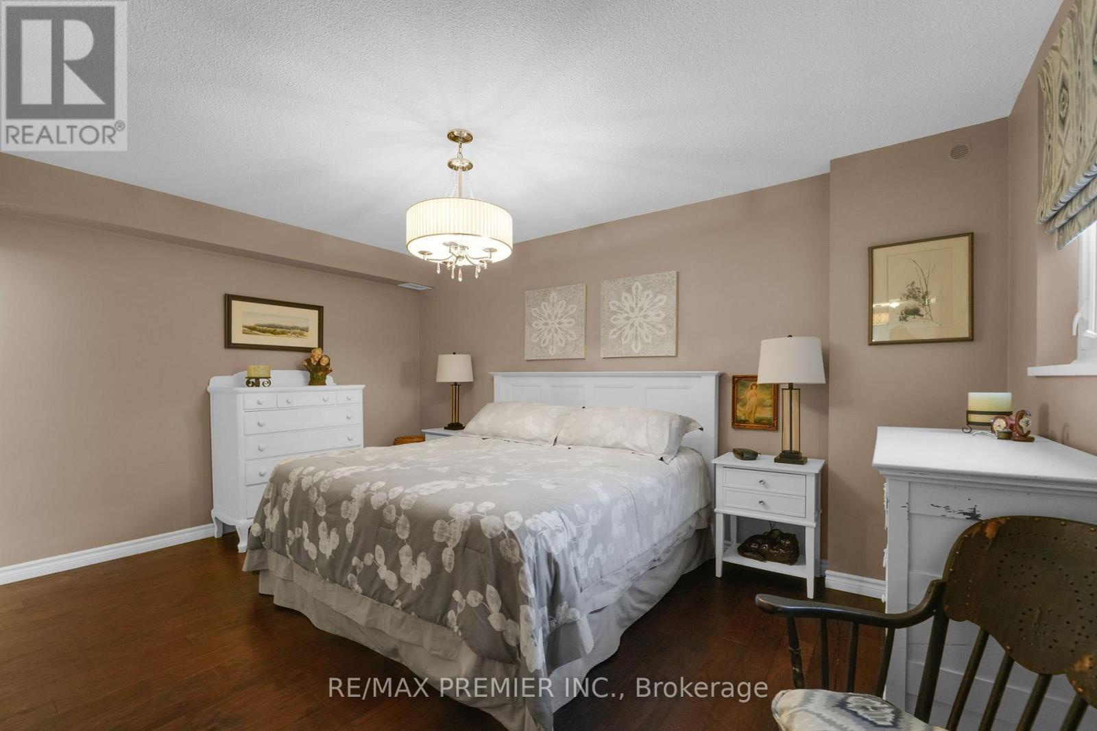 904 - 250 Scarlett Road, Toronto (rockcliffe-smythe), Ontario