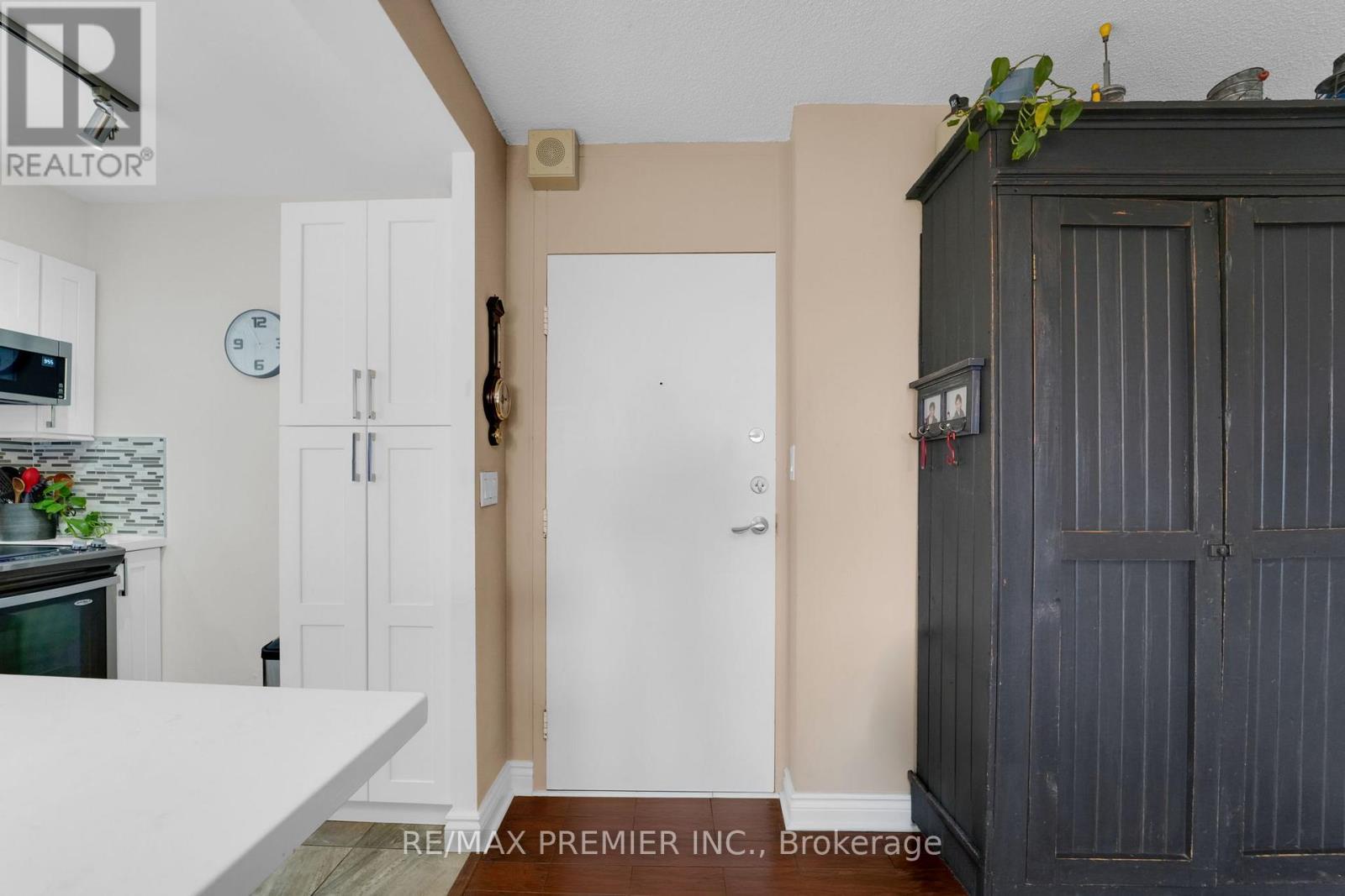 904 - 250 Scarlett Road, Toronto (rockcliffe-smythe), Ontario