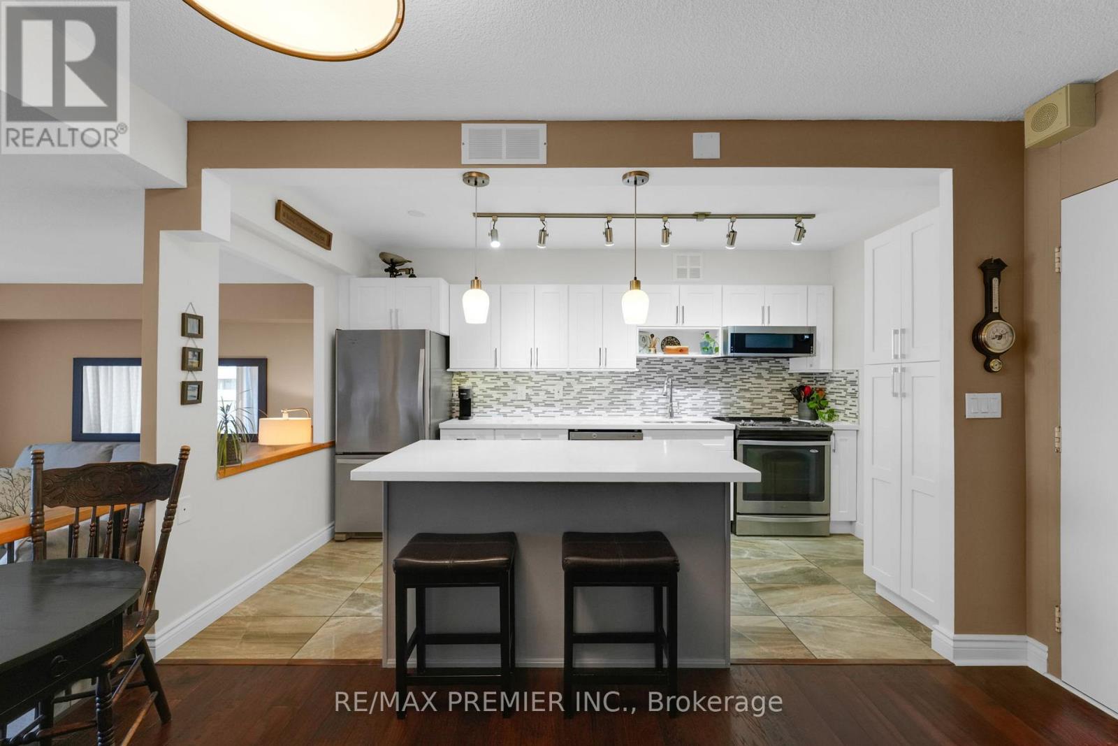 904 - 250 Scarlett Road, Toronto (rockcliffe-smythe), Ontario