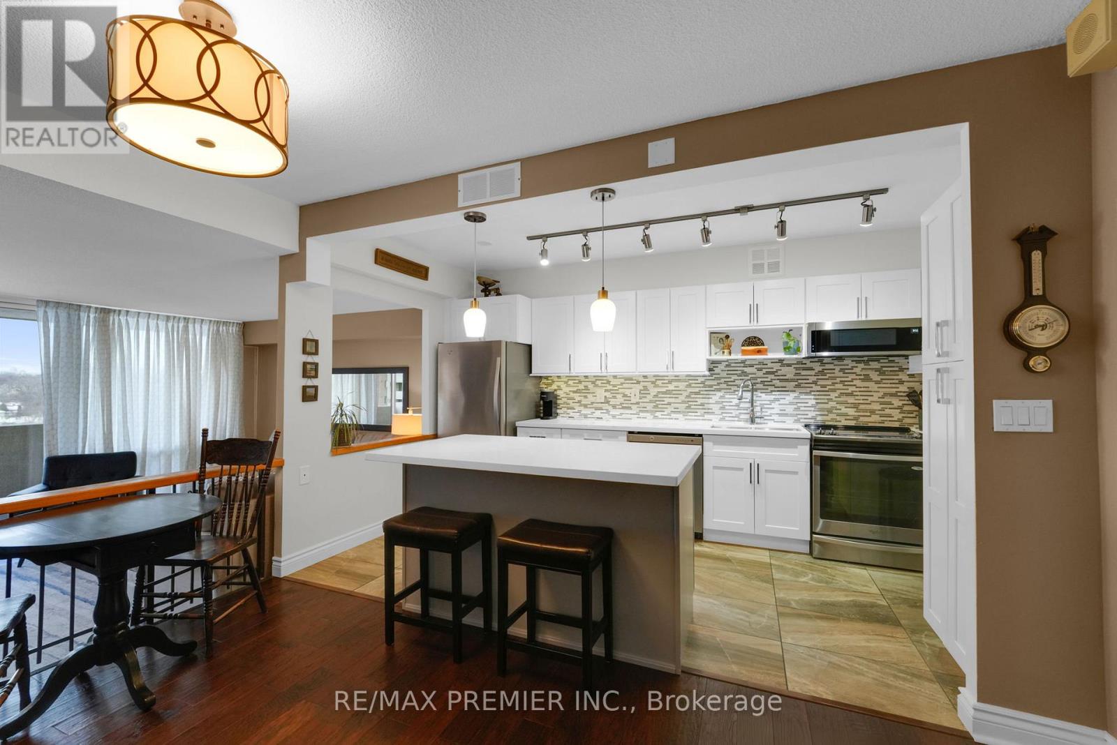 904 - 250 Scarlett Road, Toronto (rockcliffe-smythe), Ontario