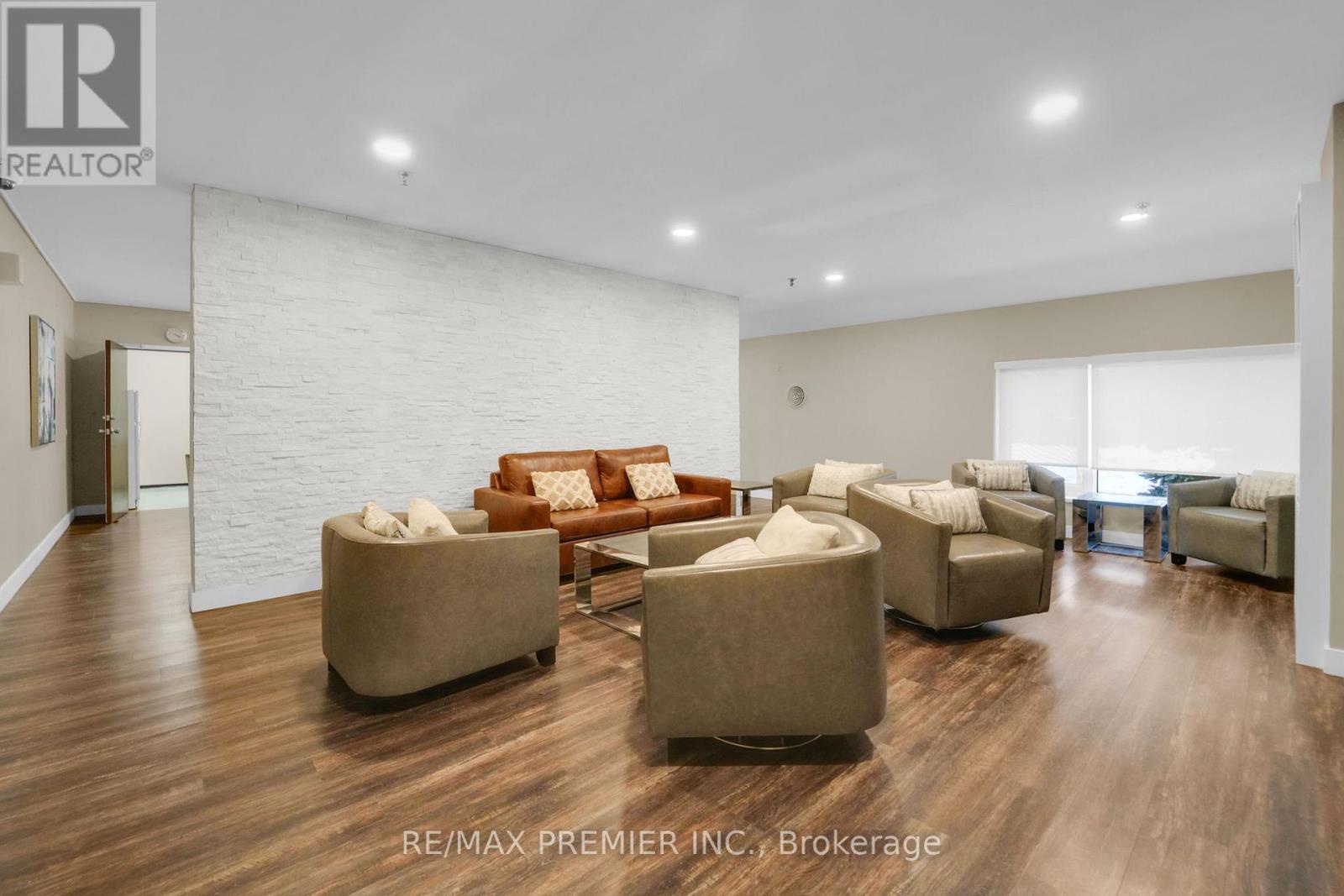 904 - 250 Scarlett Road, Toronto (rockcliffe-smythe), Ontario