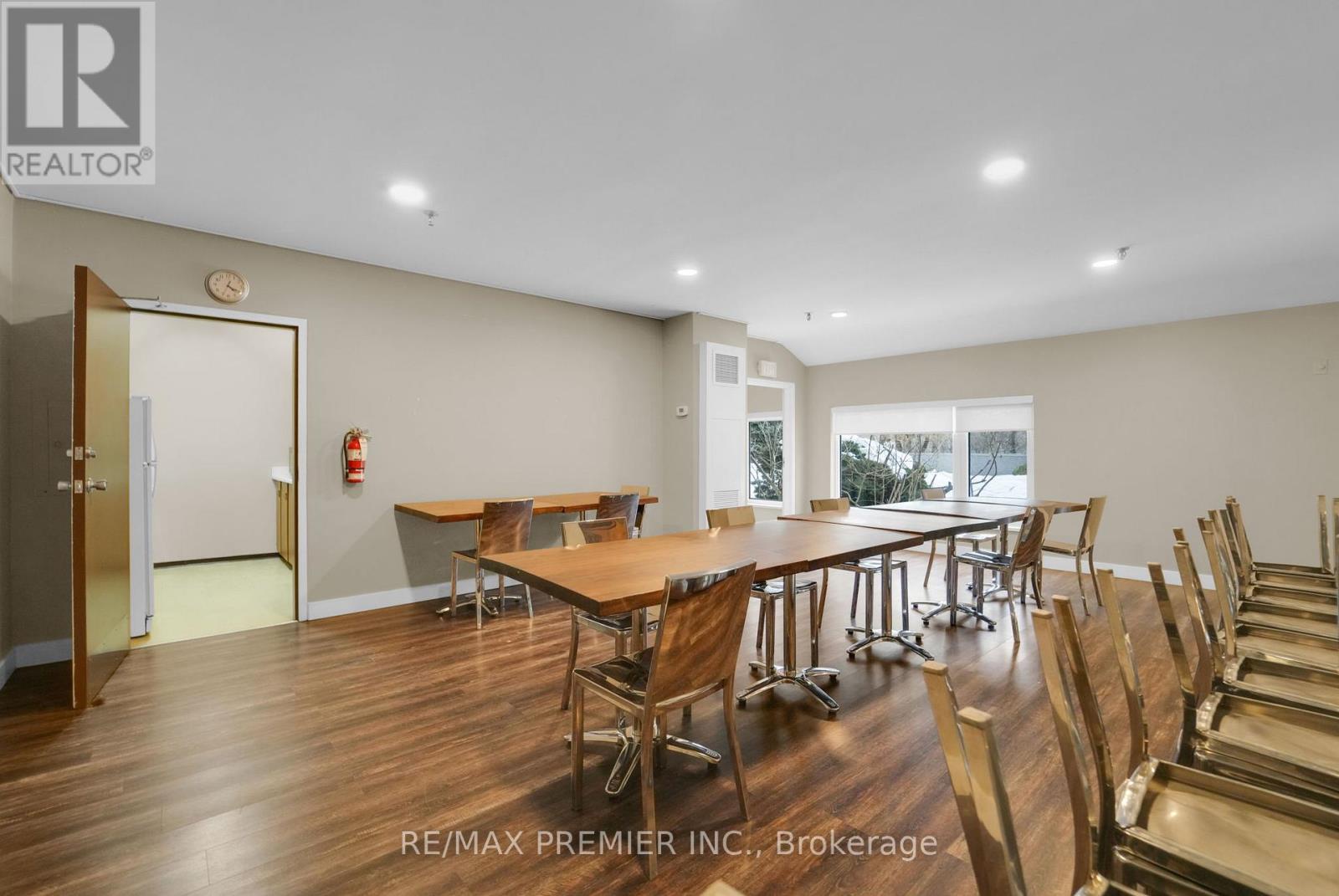 904 - 250 Scarlett Road, Toronto (rockcliffe-smythe), Ontario