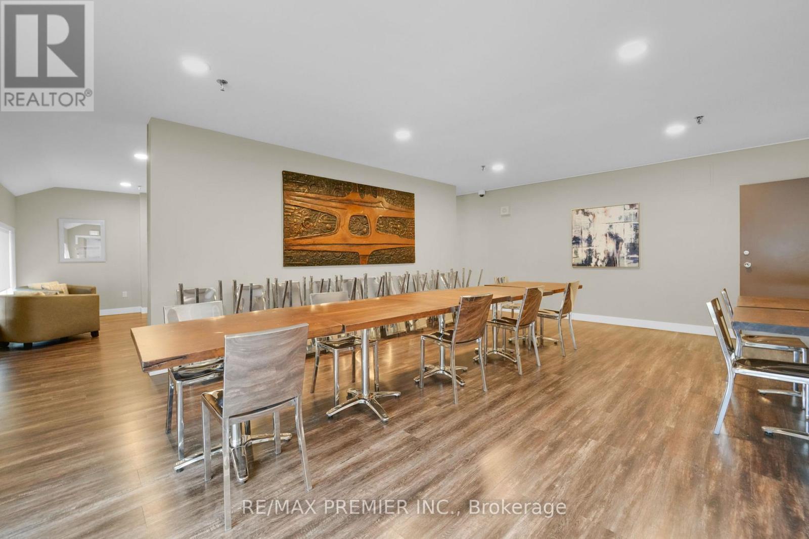 904 - 250 Scarlett Road, Toronto (rockcliffe-smythe), Ontario