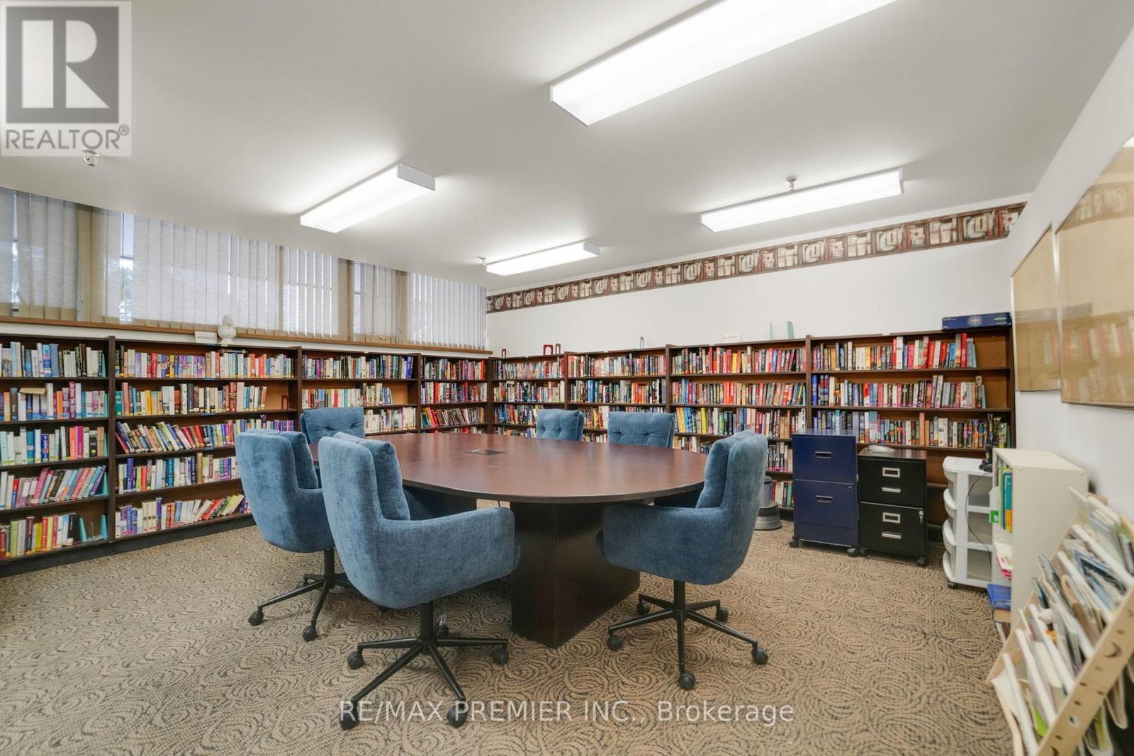 904 - 250 Scarlett Road, Toronto (rockcliffe-smythe), Ontario