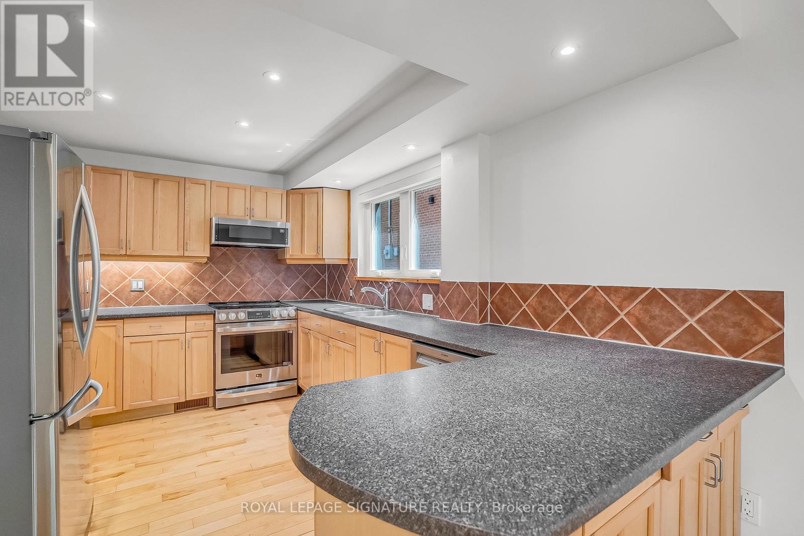 136 Three Valleys Drive, Toronto (parkwoods-donalda), Ontario