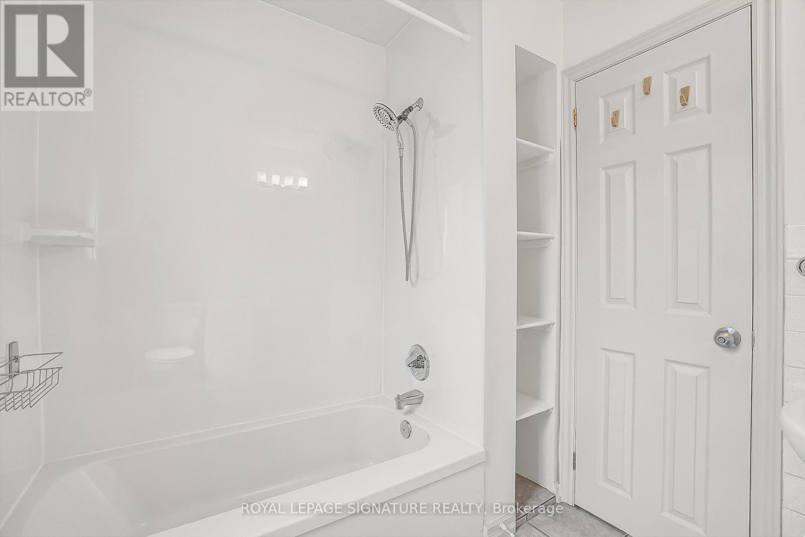 136 Three Valleys Drive, Toronto (parkwoods-donalda), Ontario