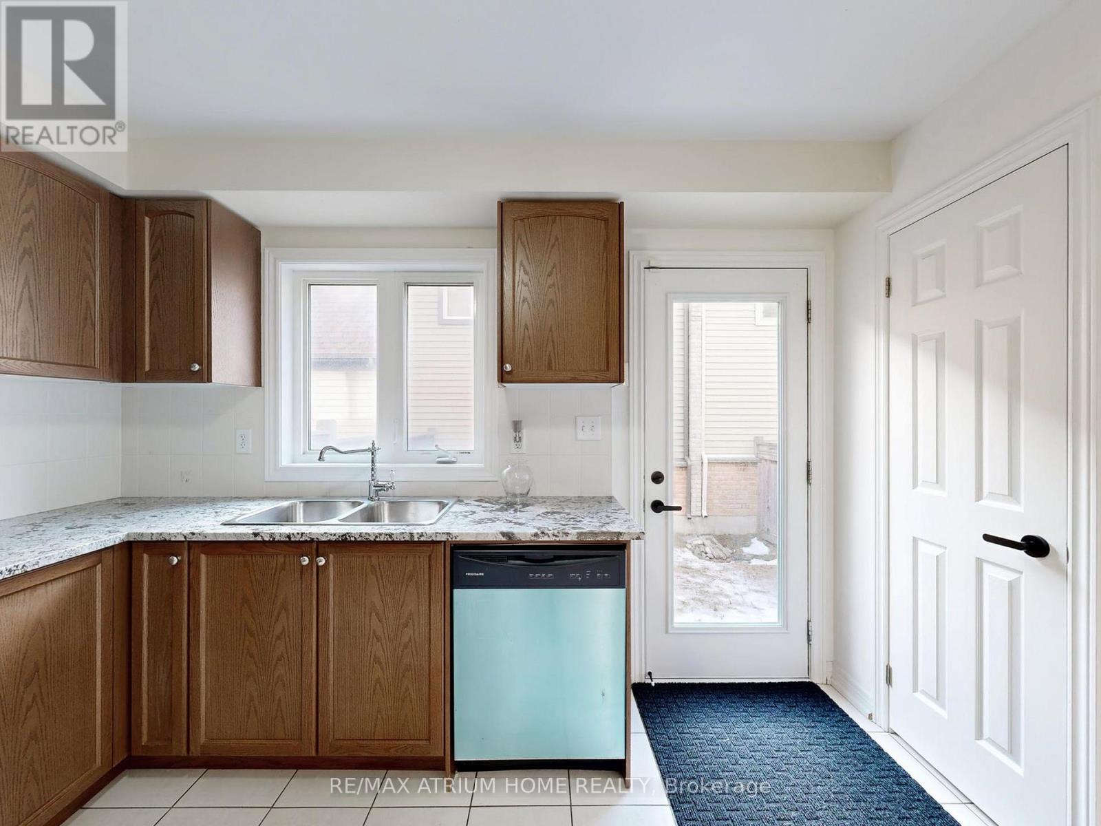 17 Kawneer Terrace, Toronto (dorset Park), Ontario