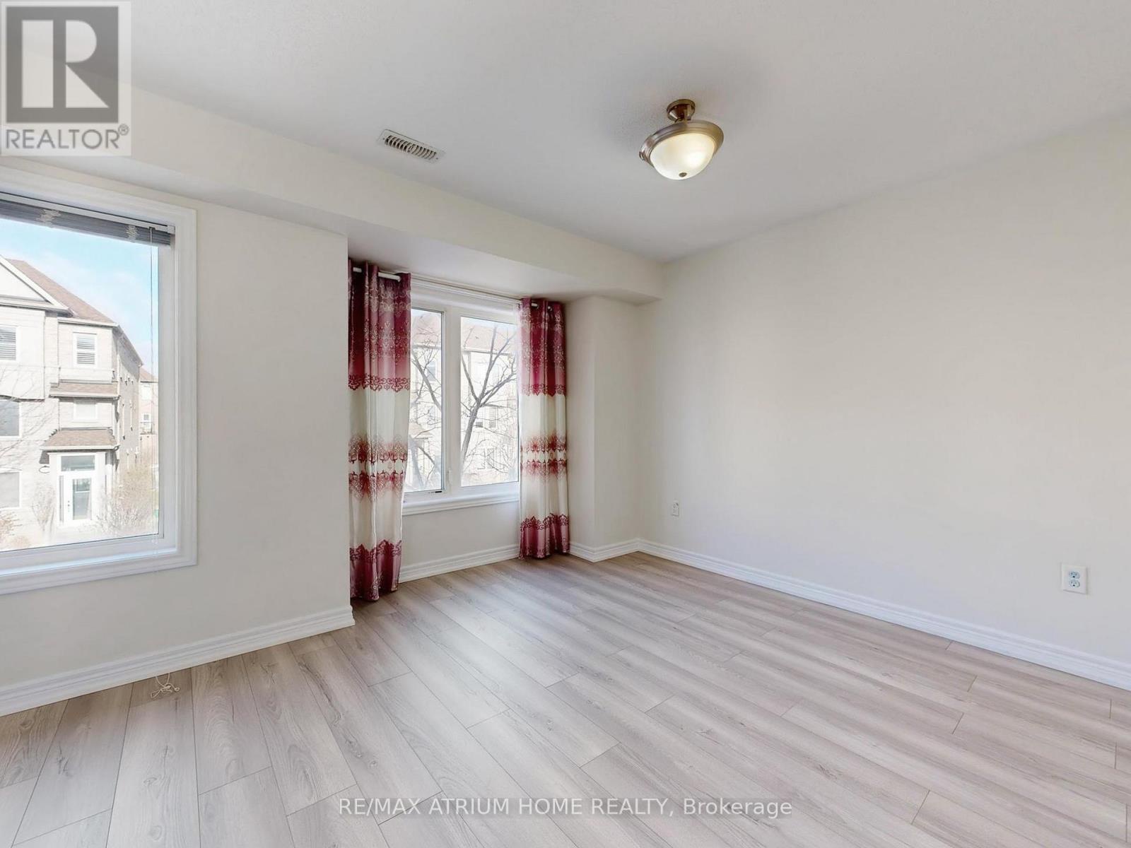 17 Kawneer Terrace, Toronto (dorset Park), Ontario