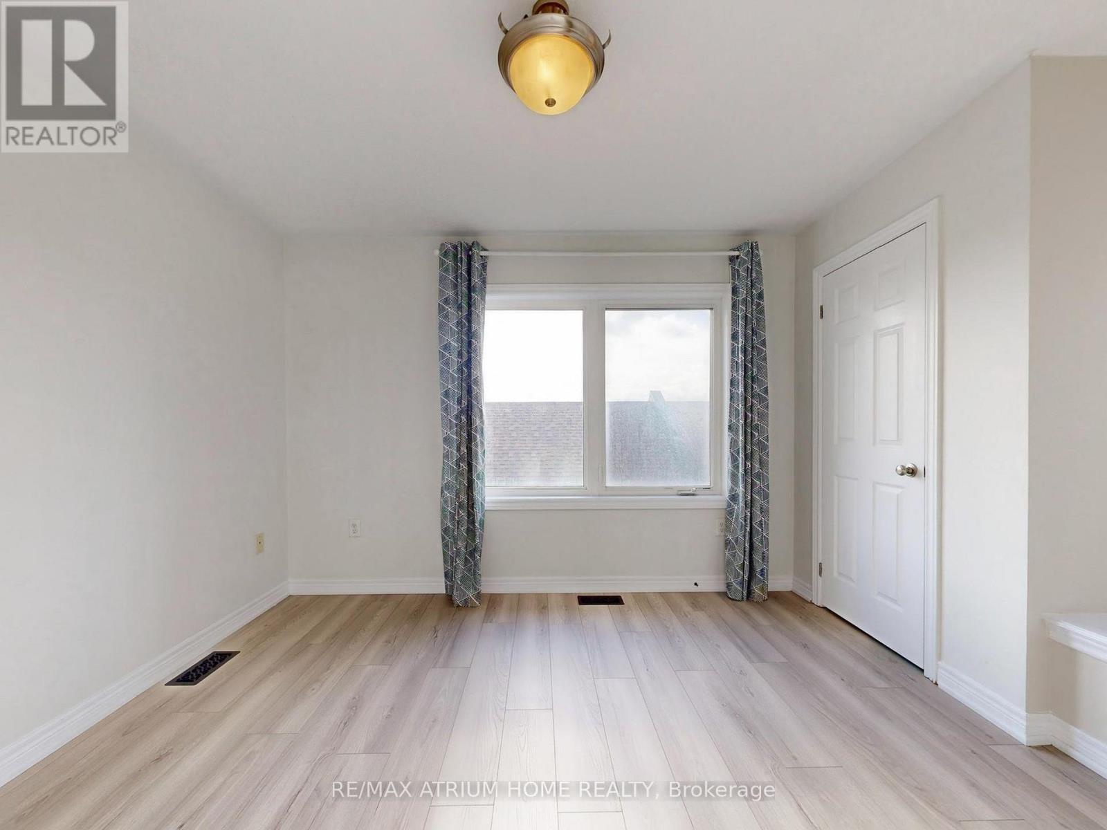 17 Kawneer Terrace, Toronto (dorset Park), Ontario