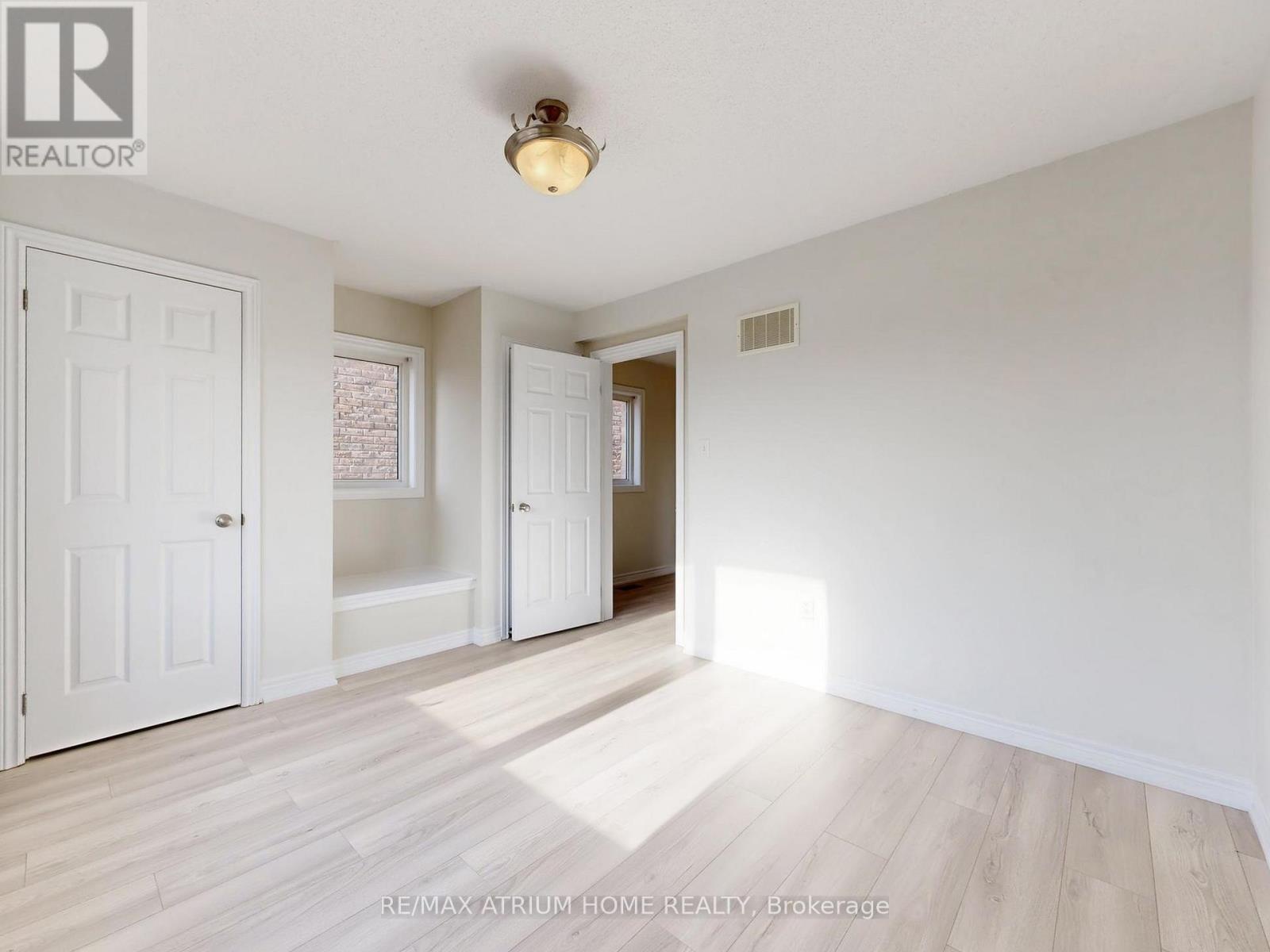 17 Kawneer Terrace, Toronto (dorset Park), Ontario