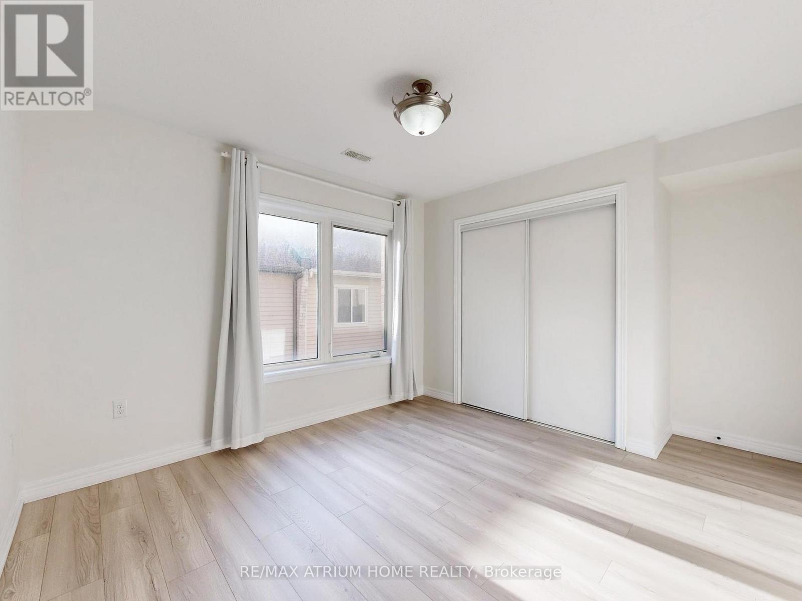 17 Kawneer Terrace, Toronto (dorset Park), Ontario