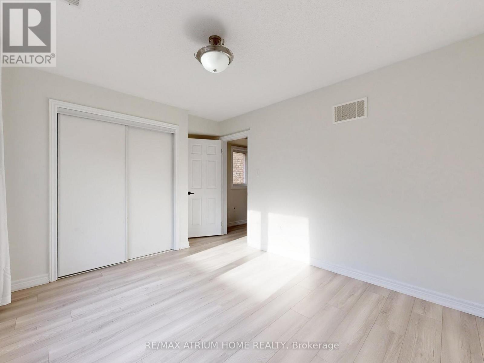 17 Kawneer Terrace, Toronto (dorset Park), Ontario