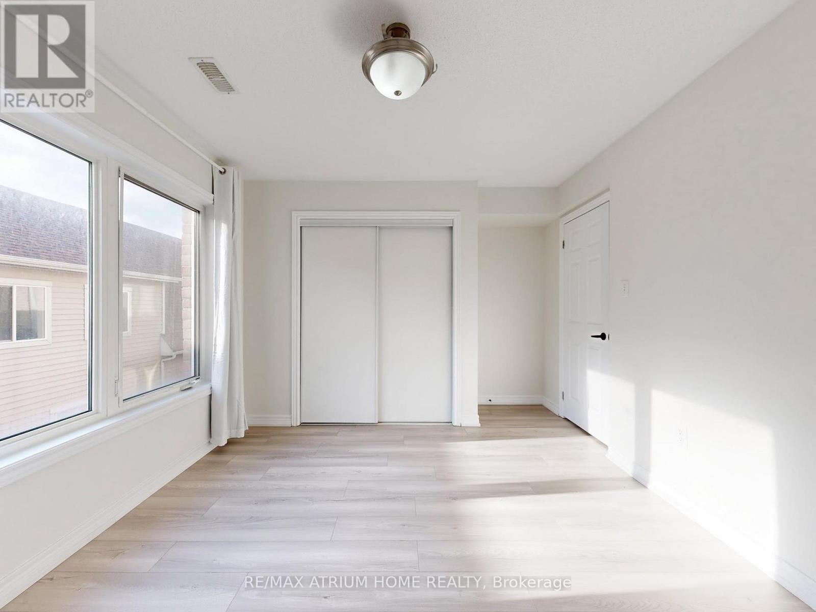 17 Kawneer Terrace, Toronto (dorset Park), Ontario