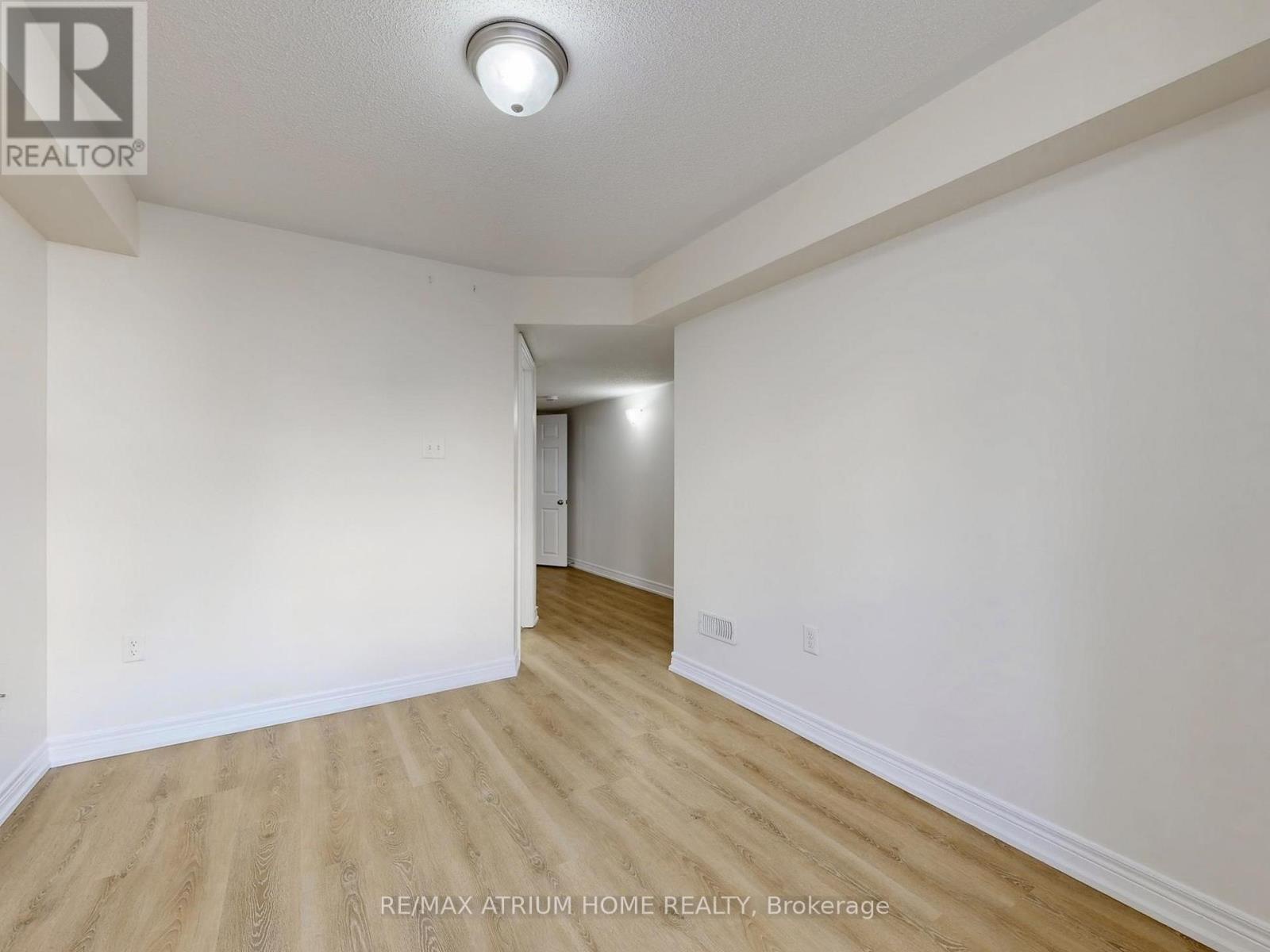 17 Kawneer Terrace, Toronto (dorset Park), Ontario