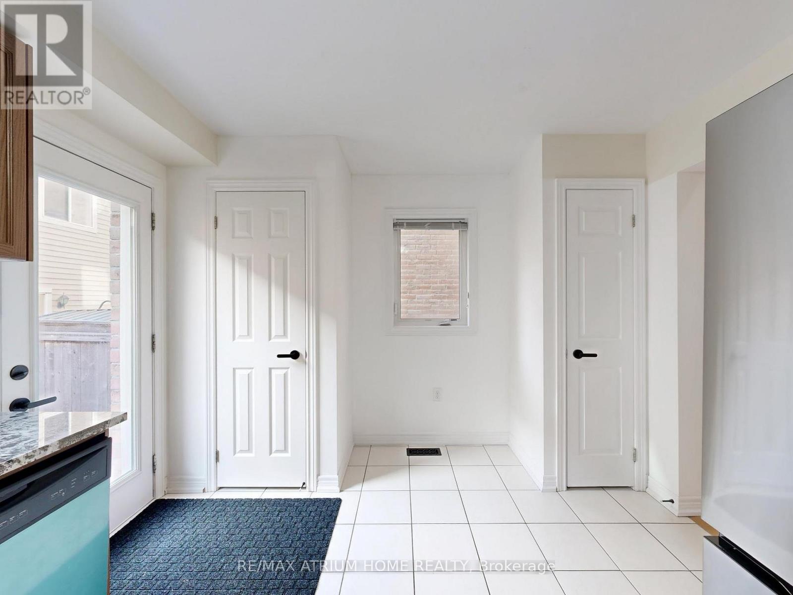 17 Kawneer Terrace, Toronto (dorset Park), Ontario