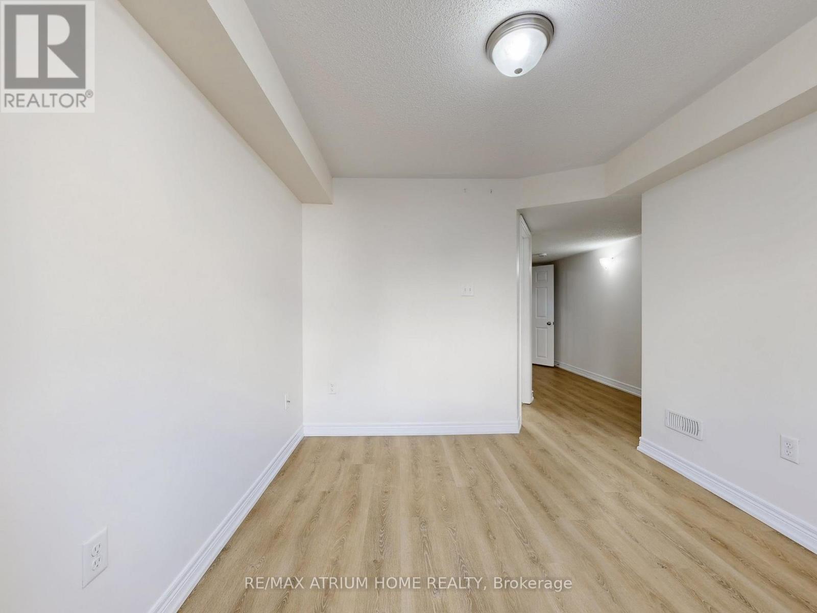 17 Kawneer Terrace, Toronto (dorset Park), Ontario