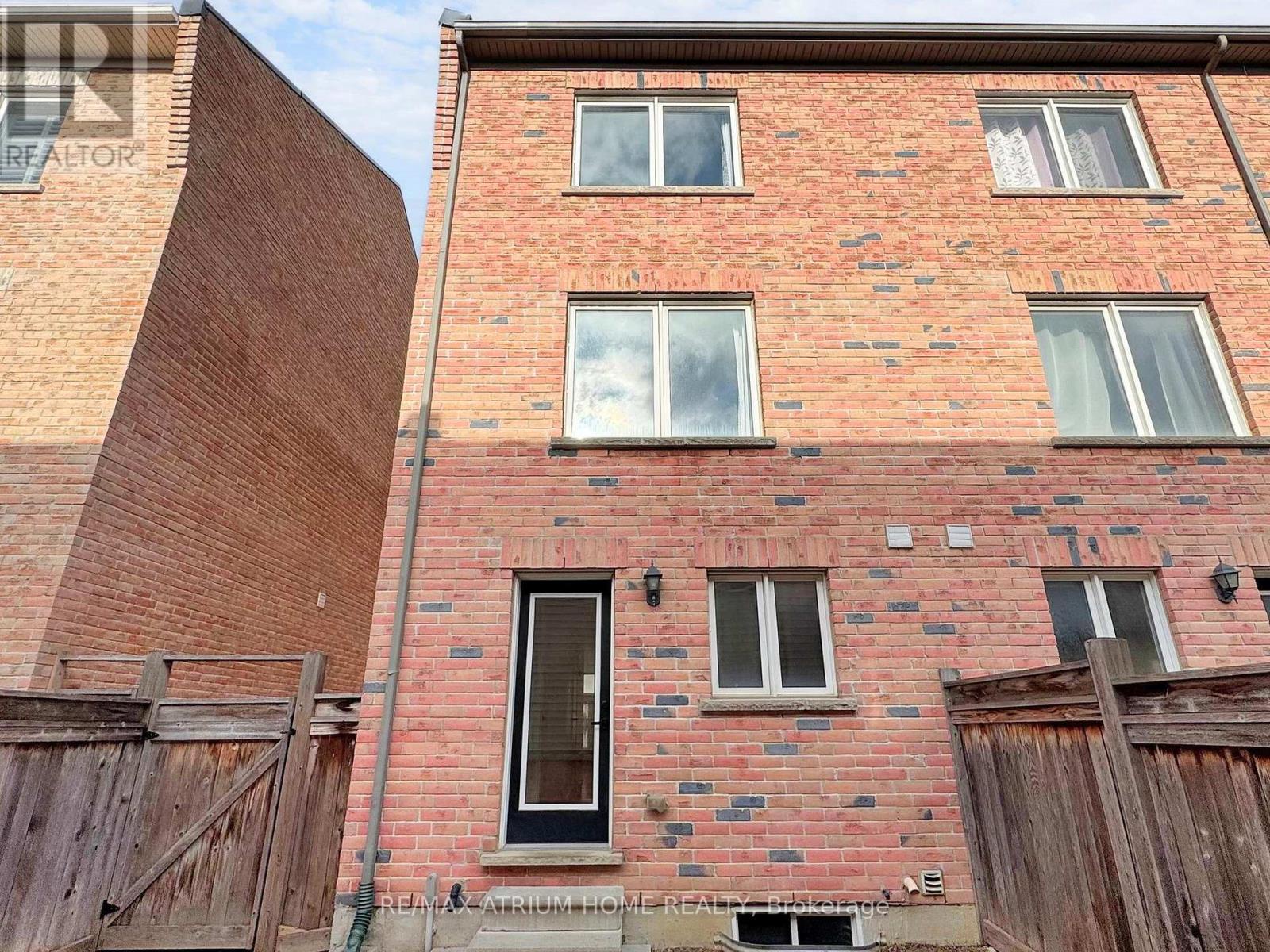 17 Kawneer Terrace, Toronto (dorset Park), Ontario