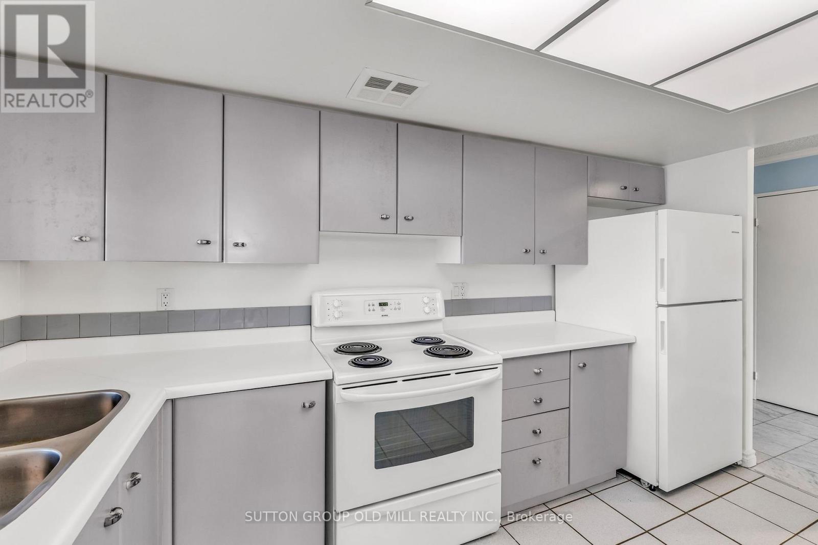 2002 - 1320 Islington Avenue, Toronto (islington-city Centre West), Ontario