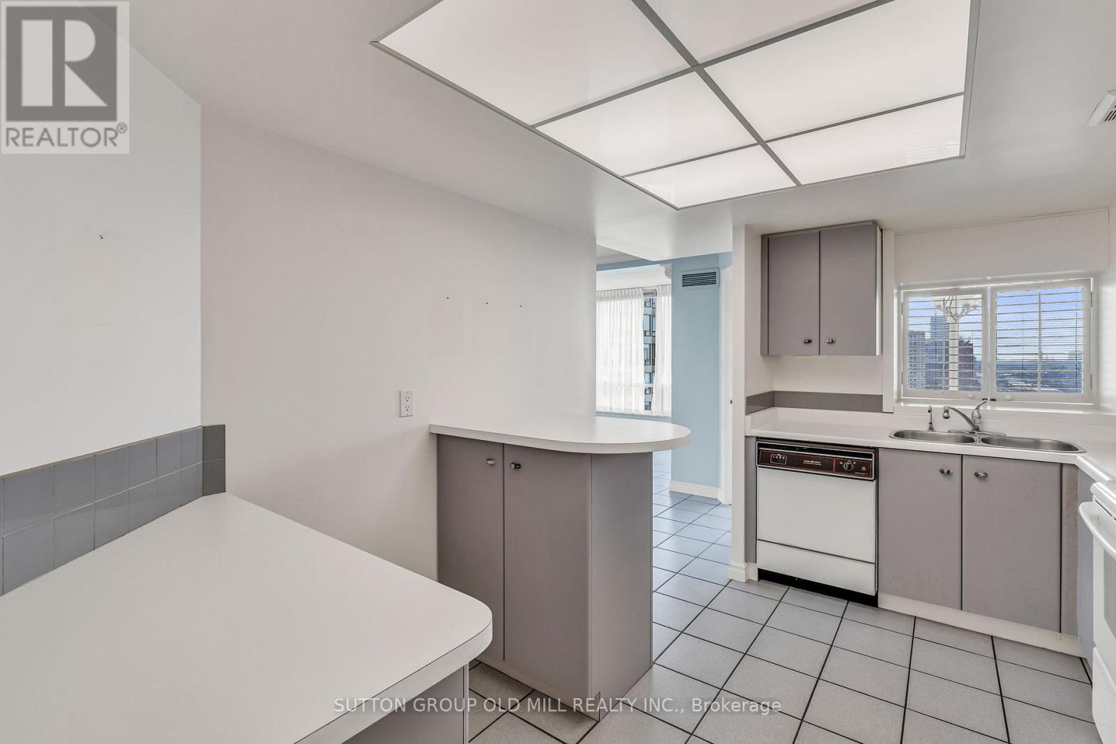 2002 - 1320 Islington Avenue, Toronto (islington-city Centre West), Ontario