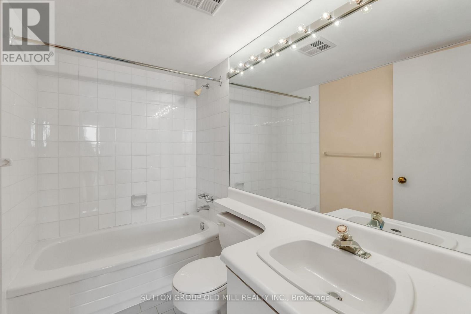 2002 - 1320 Islington Avenue, Toronto (islington-city Centre West), Ontario