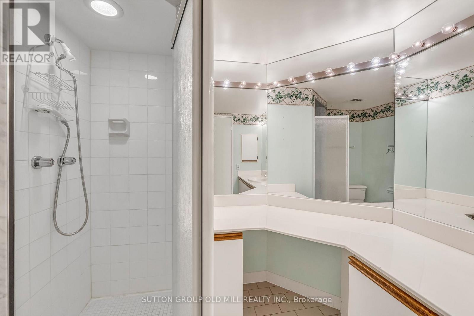 2002 - 1320 Islington Avenue, Toronto (islington-city Centre West), Ontario