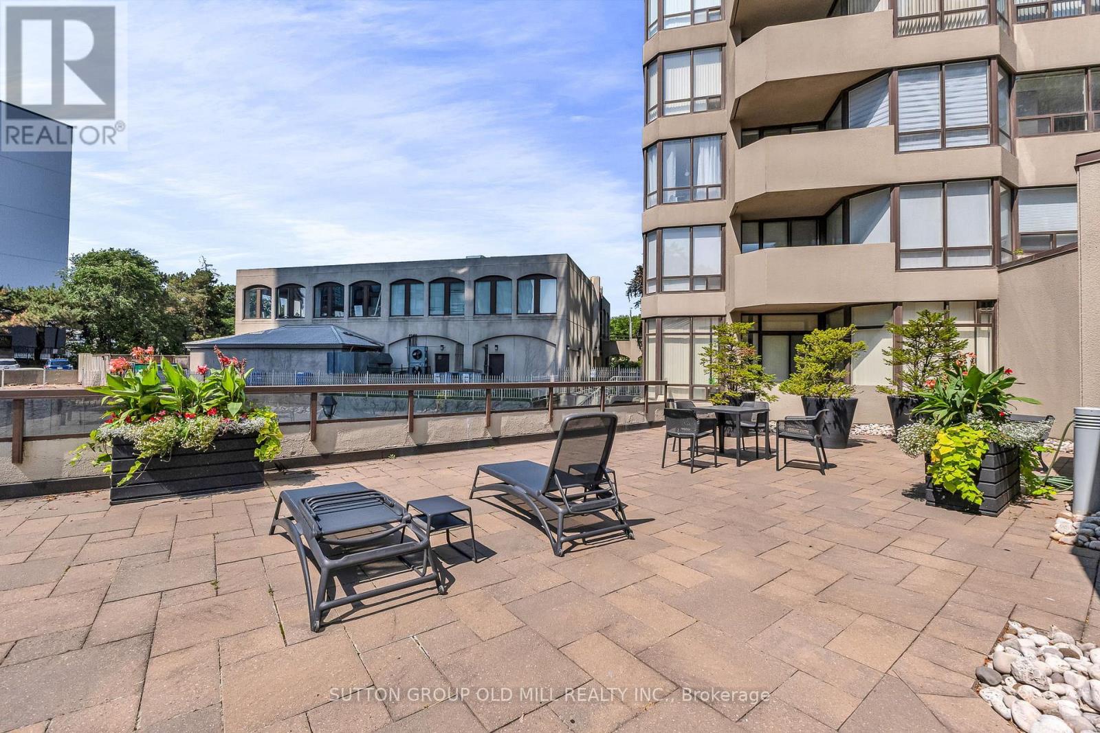 2002 - 1320 Islington Avenue, Toronto (islington-city Centre West), Ontario