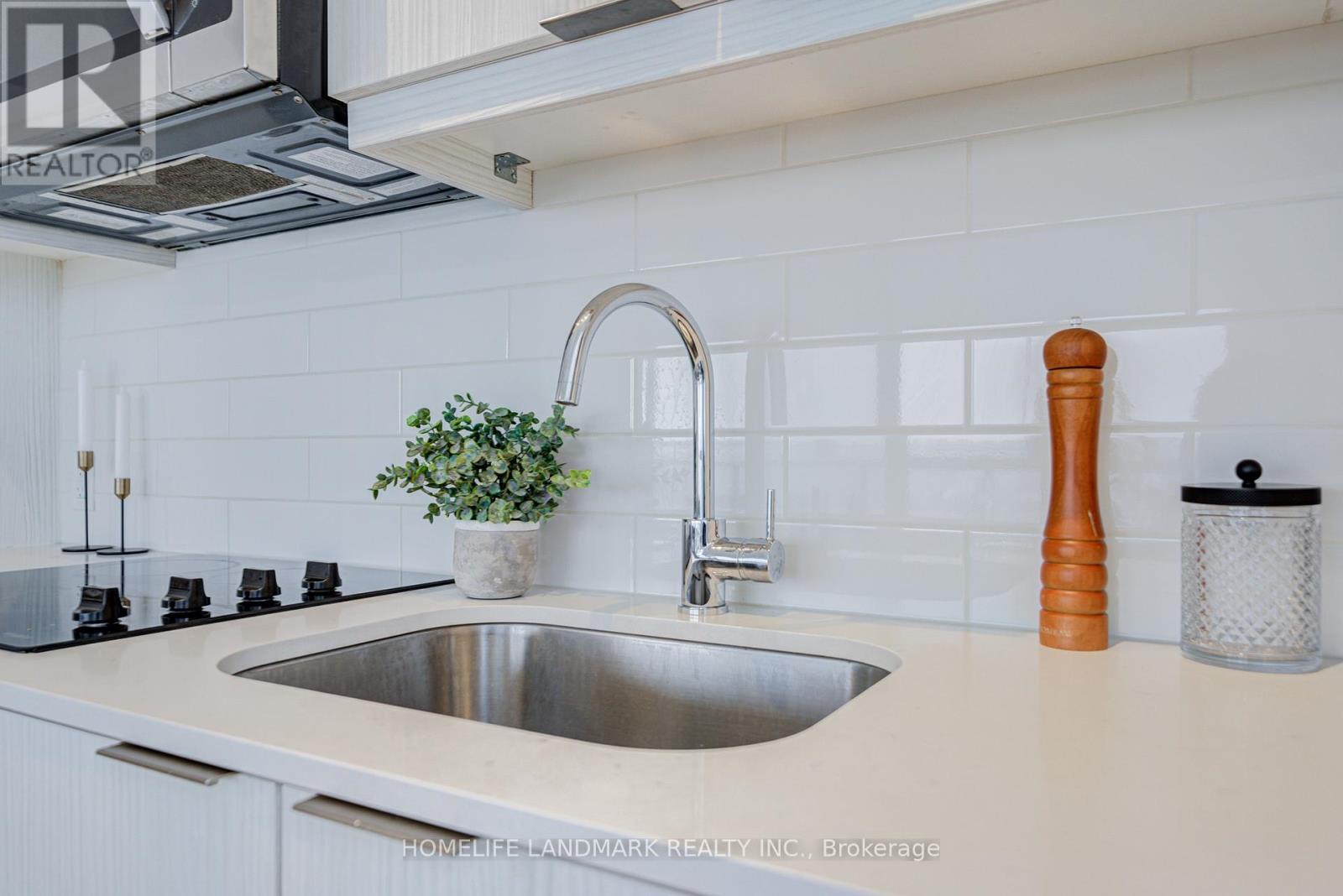 907 - 38 Forest Manor Road, Toronto (henry Farm), Ontario