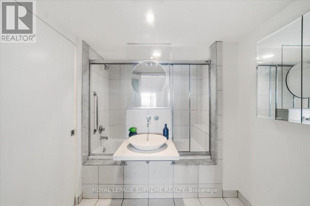 512 - 550 Queens Quay W, Toronto (waterfront Communities), Ontario