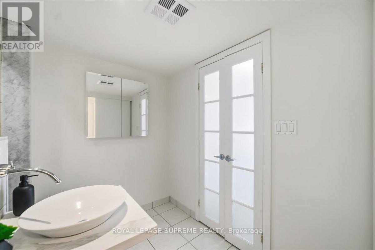 512 - 550 Queens Quay W, Toronto (waterfront Communities), Ontario