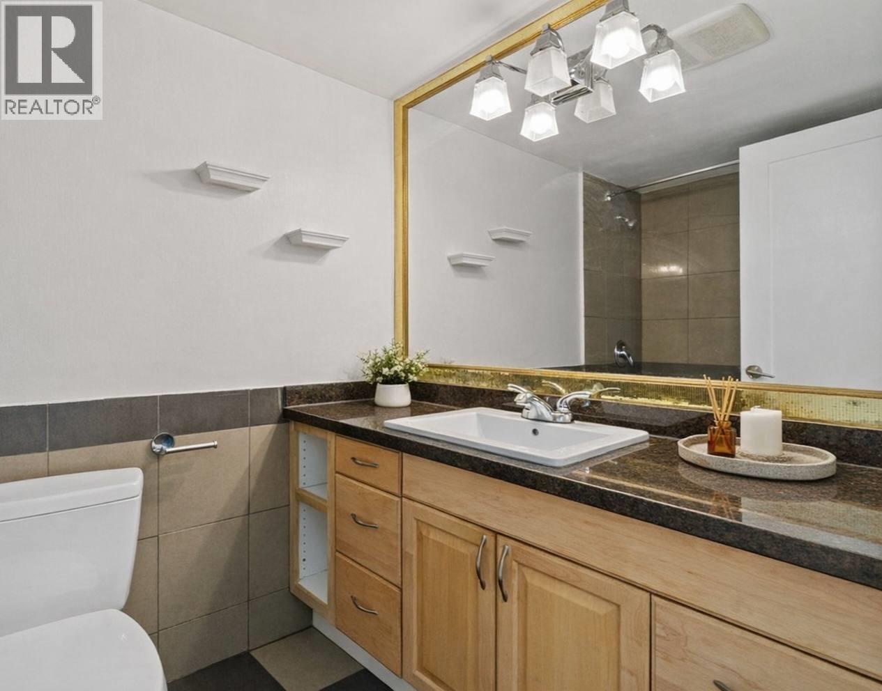 202 250 W 1st Street, North Vancouver, British Columbia