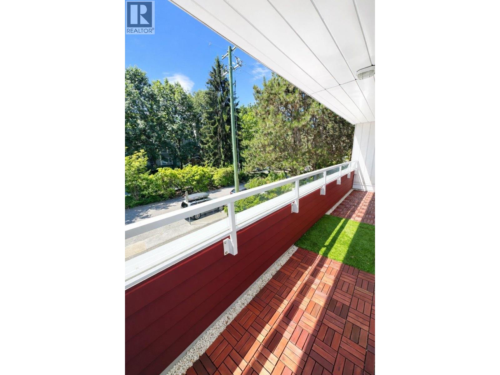 202 250 W 1st Street, North Vancouver, British Columbia