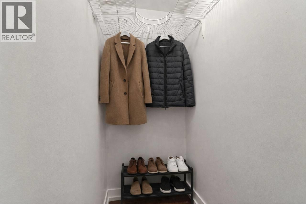 202 250 W 1st Street, North Vancouver, British Columbia