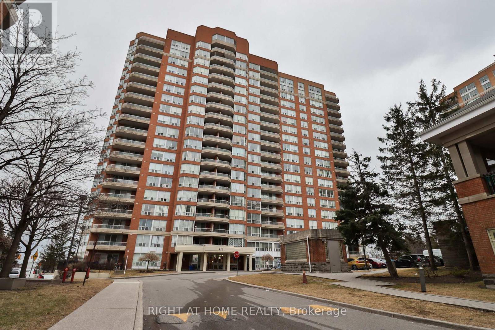 1609 - 410 Mclevin Avenue, Toronto (malvern), Ontario