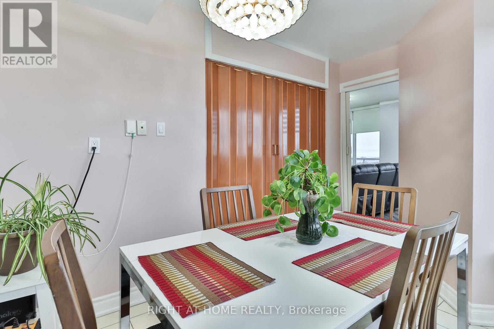 1609 - 410 Mclevin Avenue, Toronto (malvern), Ontario