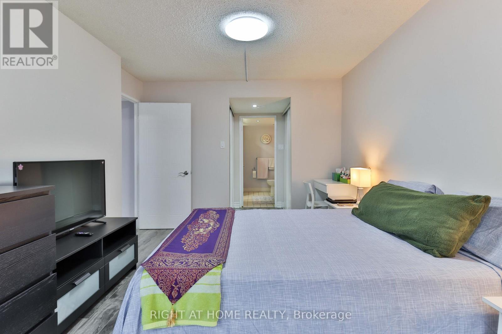 1609 - 410 Mclevin Avenue, Toronto (malvern), Ontario