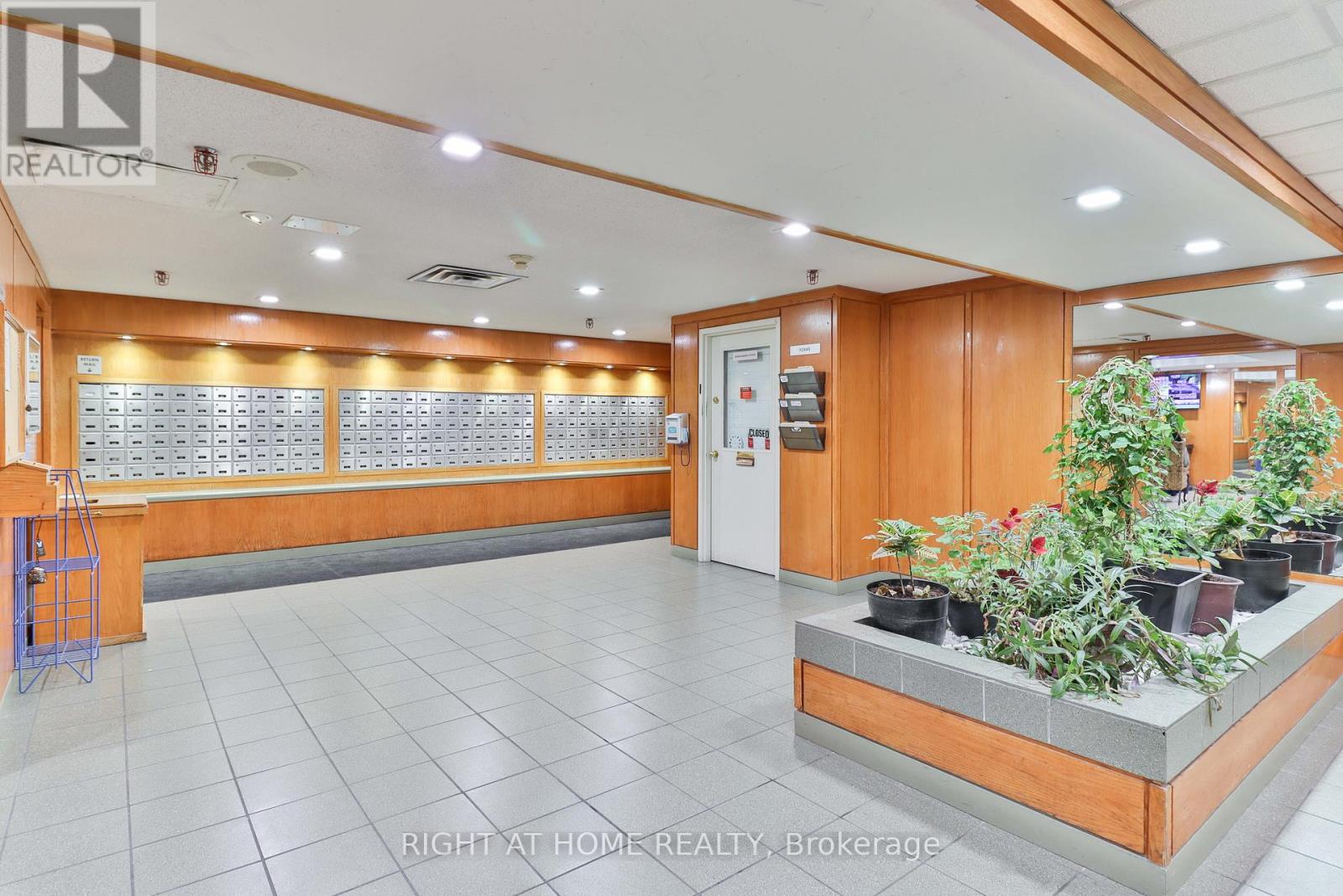 1609 - 410 Mclevin Avenue, Toronto (malvern), Ontario