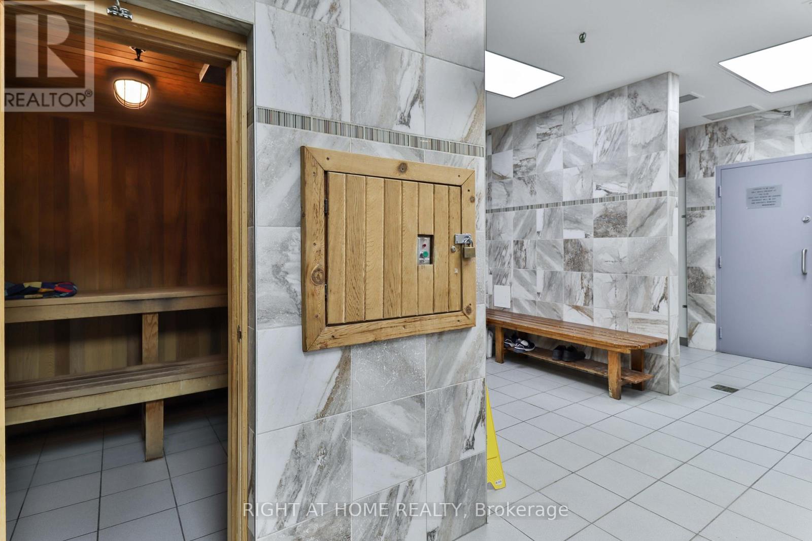 1609 - 410 Mclevin Avenue, Toronto (malvern), Ontario