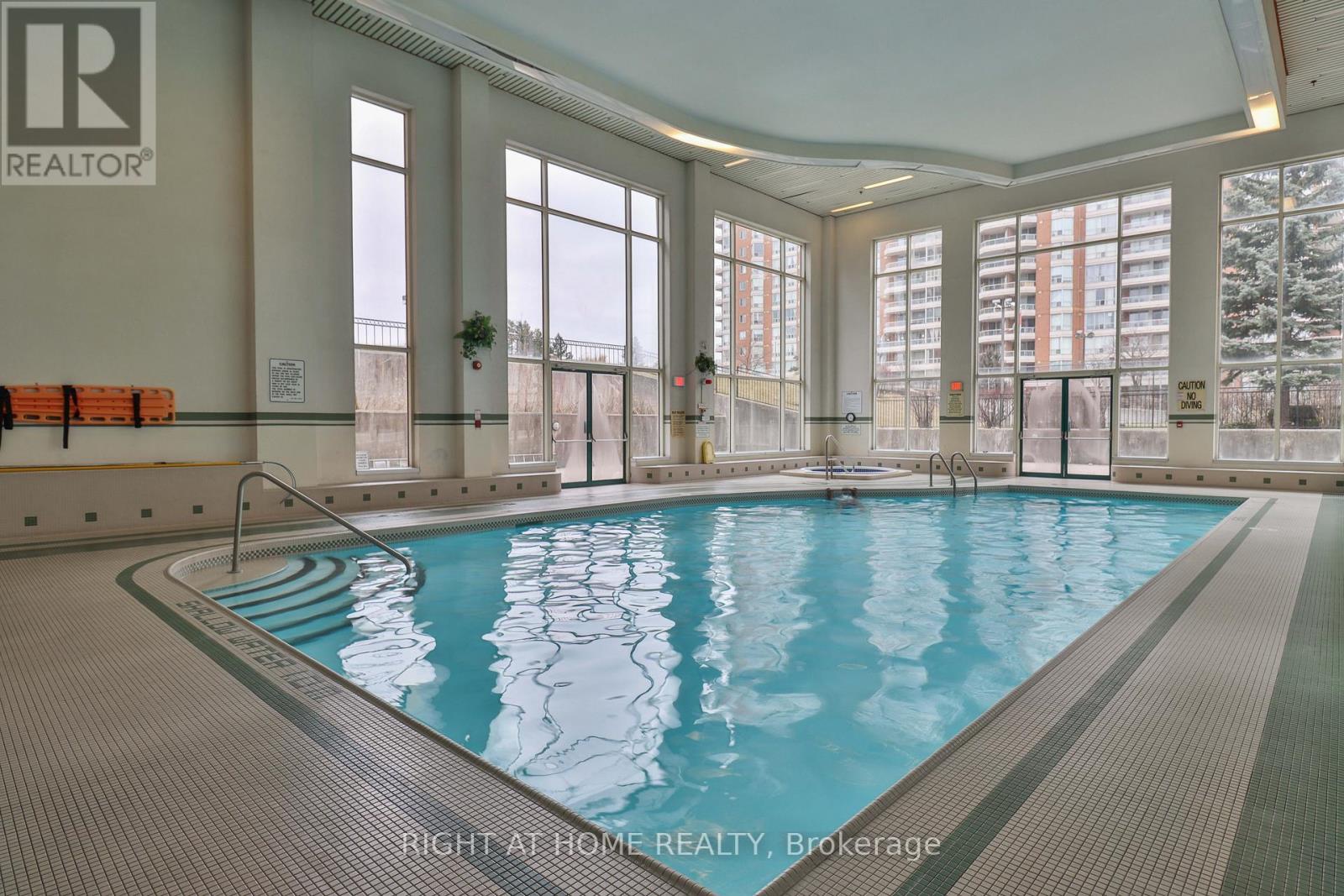 1609 - 410 Mclevin Avenue, Toronto (malvern), Ontario