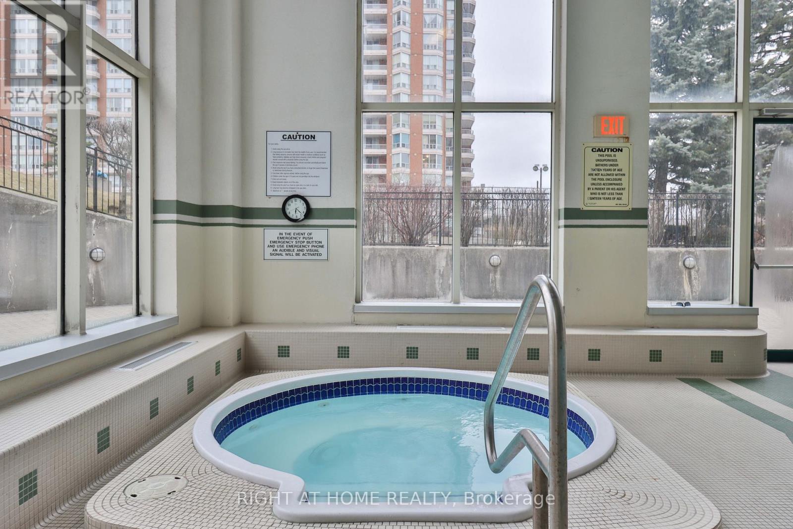 1609 - 410 Mclevin Avenue, Toronto (malvern), Ontario