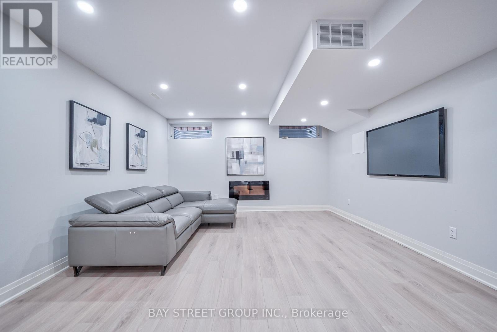 80 Churchill Avenue, Toronto (willowdale West), Ontario