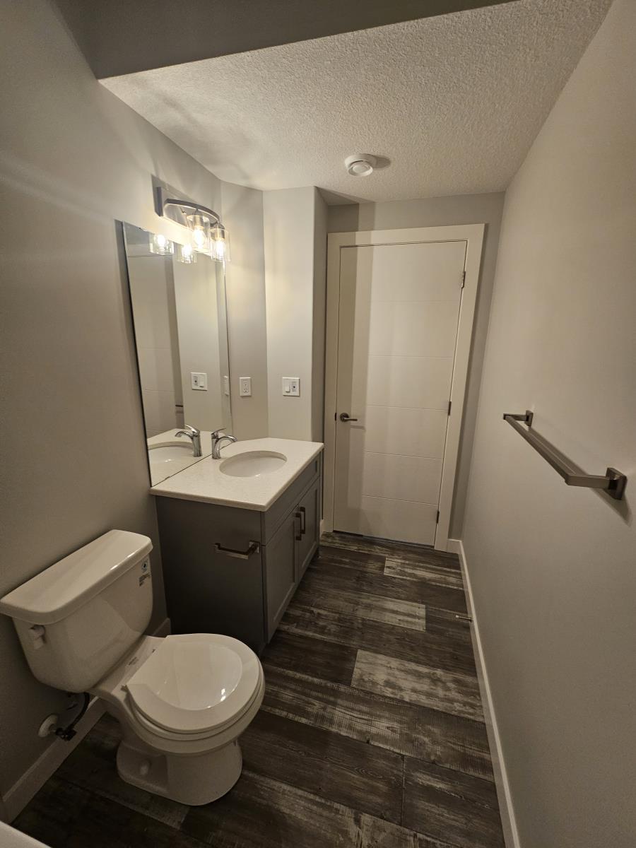 8069-8073 Cedric Mah Rd, Edmonton, Alberta