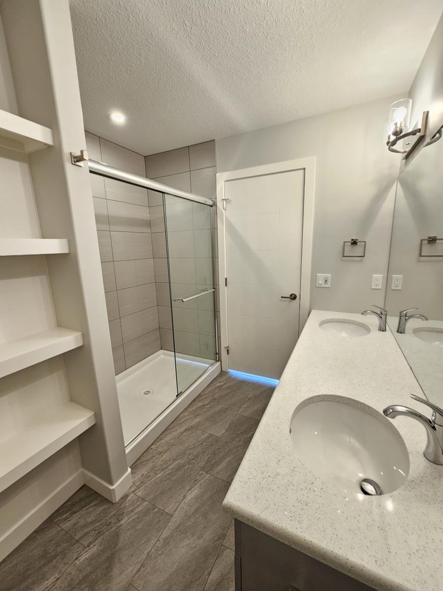 8069-8073 Cedric Mah Rd, Edmonton, Alberta