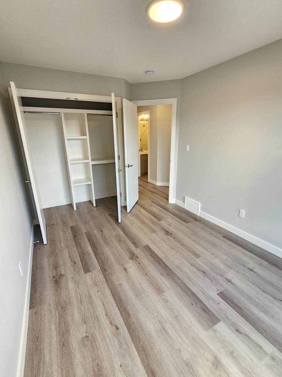 8069-8073 Cedric Mah Rd, Edmonton, Alberta