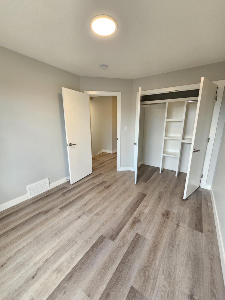 8069-8073 Cedric Mah Rd, Edmonton, Alberta