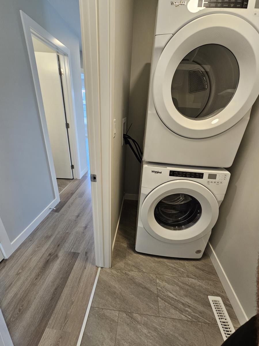 8069-8073 Cedric Mah Rd, Edmonton, Alberta