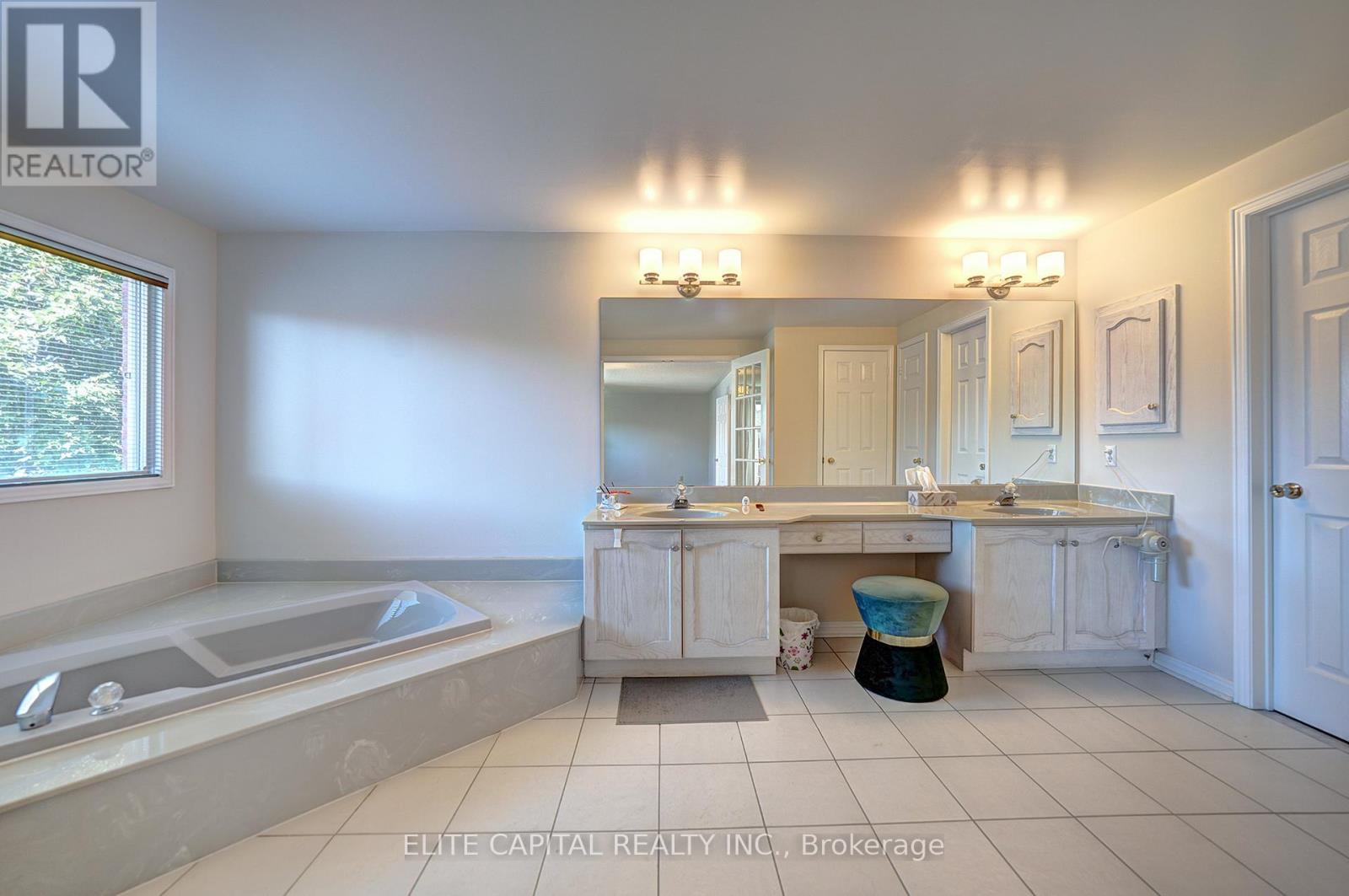 36 Ashcott Street, Toronto (milliken), Ontario