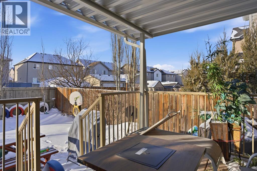 639 Copperpond Circle Se, Calgary, Alberta