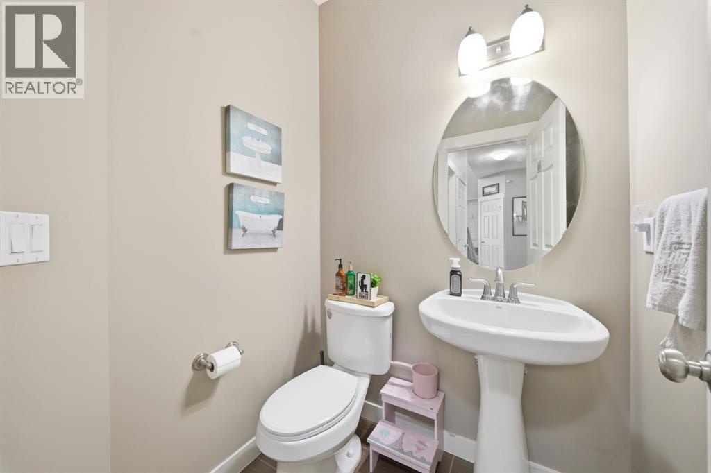 639 Copperpond Circle Se, Calgary, Alberta