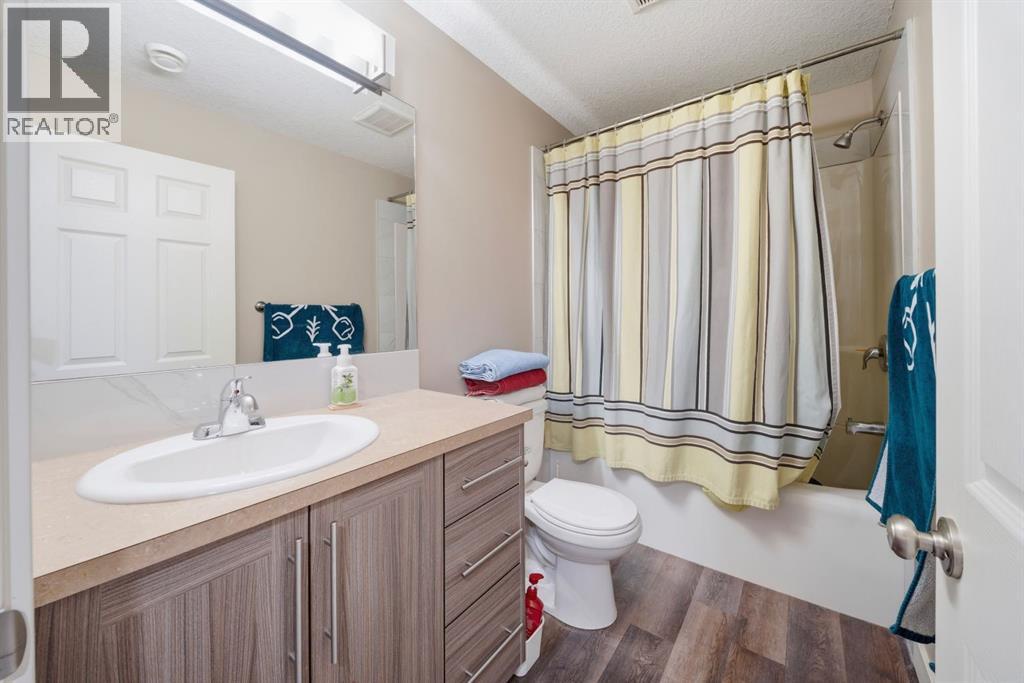 639 Copperpond Circle Se, Calgary, Alberta