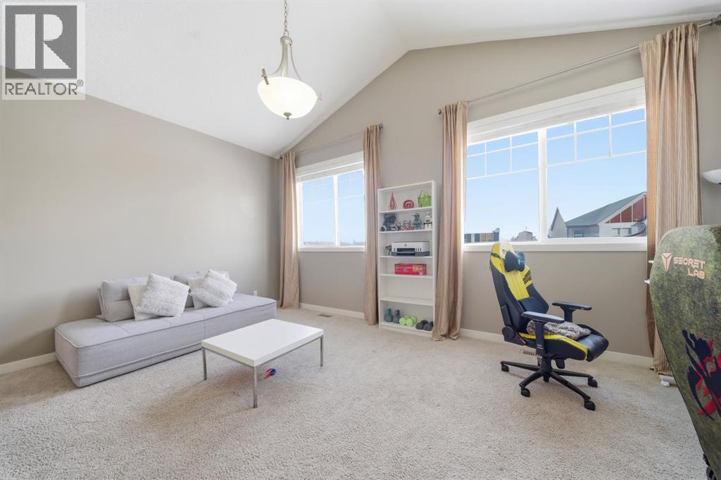 639 Copperpond Circle Se, Calgary, Alberta